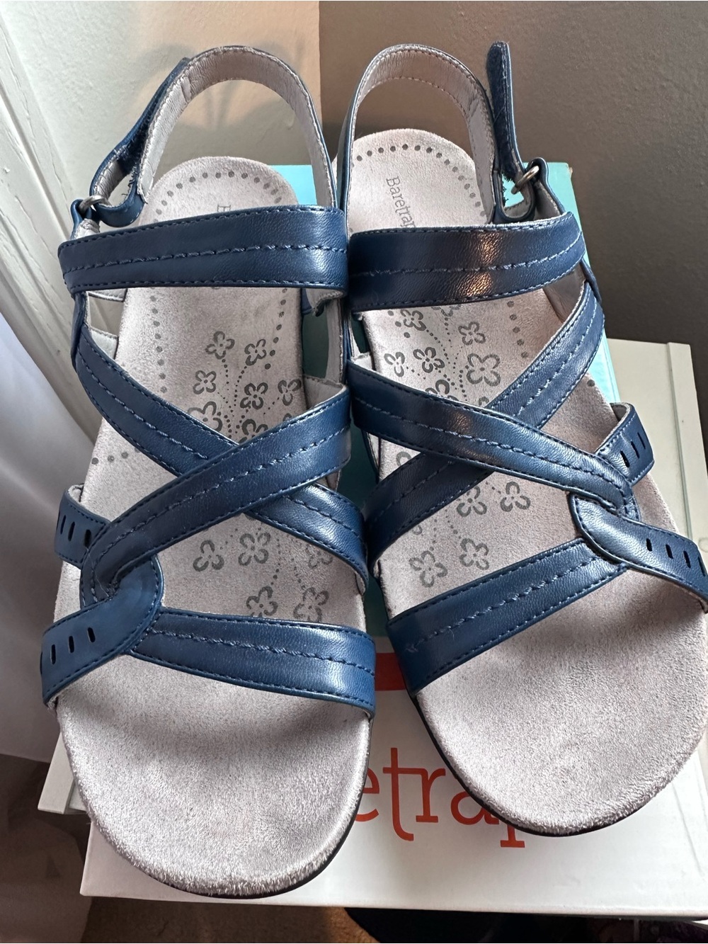 2pr Baretraps Strappy Comfort Jacey Sandals Navy & Red Rose size 10 - Picture 2 of 15